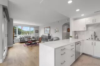 Photo #5: 240016179 Listing