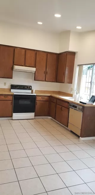 Photo #2: 240016248 Listing