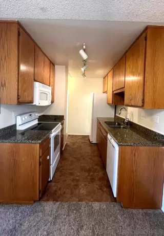 Photo #3: 240016473 Listing