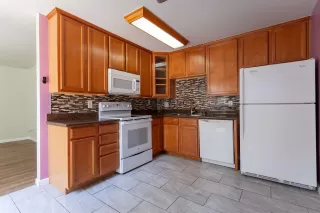 Photo #4: 240016489 Listing