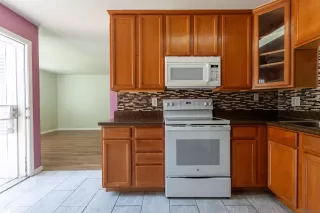 Photo #5: 240016489 Listing