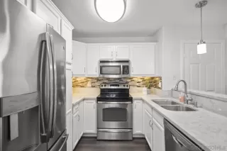 Photo #5: 240016530 Listing