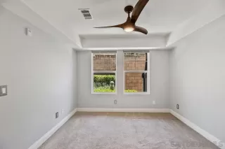 Photo #4: 240016532 Listing