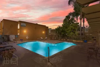 Photo #5: 240016550 Listing