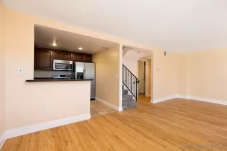 Photo #4: 240016574 Listing