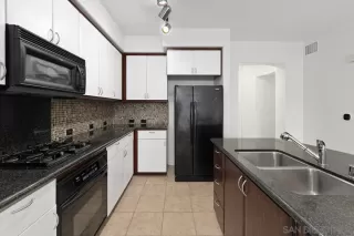 Photo #3: 240016777 Listing