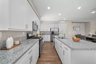 Photo #1: 240016855 Listing