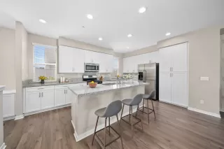 Photo #3: 240016855 Listing