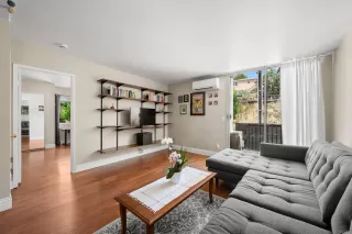 Photo #3: 240016856 Listing