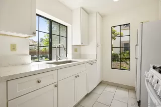 Photo #5: 240016892 Listing