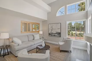 Photo #2: 240017292 Listing