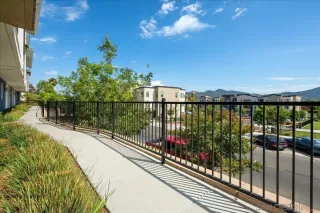 Photo #3: 240017300 Listing