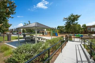 Photo #4: 240017300 Listing