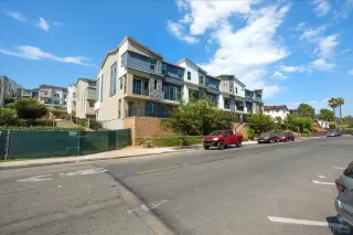 Photo #5: 240017300 Listing