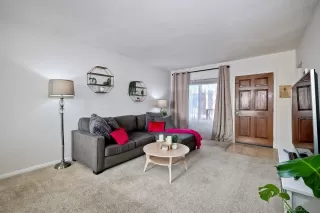 Photo #4: 240017388 Listing