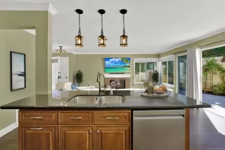 Photo #5: 240017478 Listing