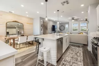 Photo #3: 240018025 Listing