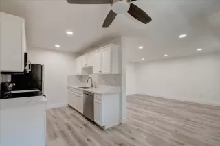 Photo #2: 240018045 Listing