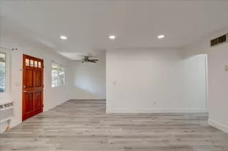 Photo #5: 240018045 Listing