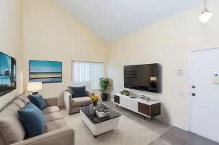 Photo #2: 240018191 Listing