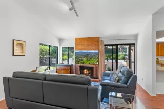 Photo #3: 240018227 Listing