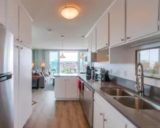 Photo #5: 240018242 Listing