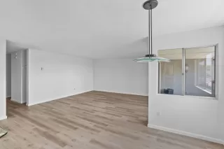 Photo #5: 240018464 Listing