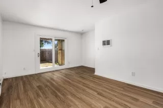 Photo #1: 240018472 Listing 