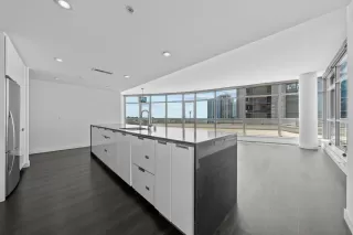 Photo #2: 240018545 Listing