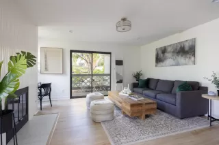 Photo #2: 240018595 Listing