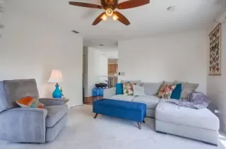 Photo #5: 240018626 Listing