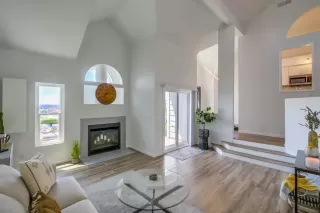 Photo #3: 240018627 Listing