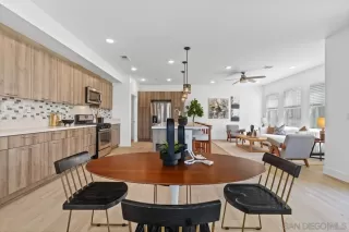 Photo #5: 240018673 Listing