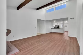 Photo #3: 240018703 Listing