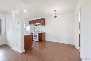 Photo #5: 240018715 Listing