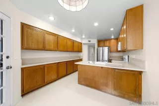 Photo #6: 240018778 Listing