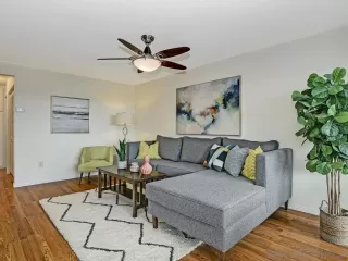 Photo #3: 240018833 Listing