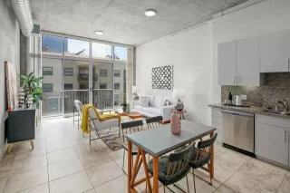 Photo #3: 240018852 Listing