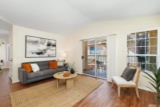 Photo #5: 240018868 Listing