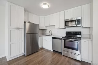 Photo #5: 240019018 Listing