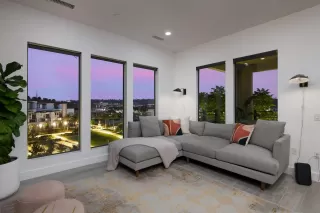 Photo #1: 240019123 Listing