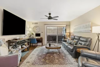 Photo #1: 240019181 Listing 