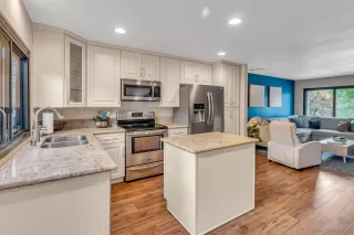 Photo #5: 240019230 Listing