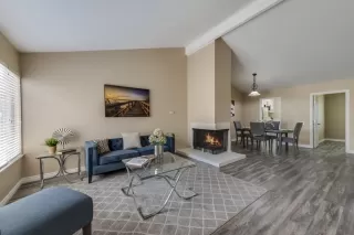 Photo #4: 240019248 Listing