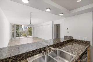 Photo #5: 240019411 Listing