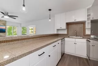 Photo #2: 240019457 Listing