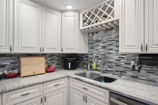 Photo #3: 240019482 Listing
