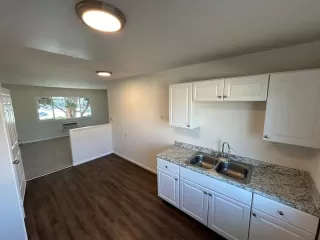 Photo #2: 240019551 Listing