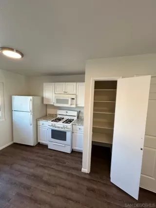 Photo #3: 240019551 Listing