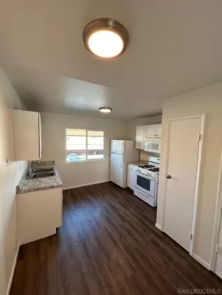 Photo #4: 240019551 Listing